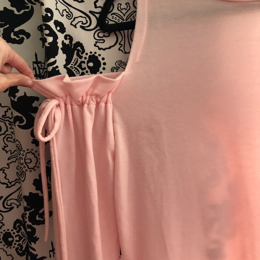 🎀Cold Shoulder Bow Top🎀 - Picture 2 of 6